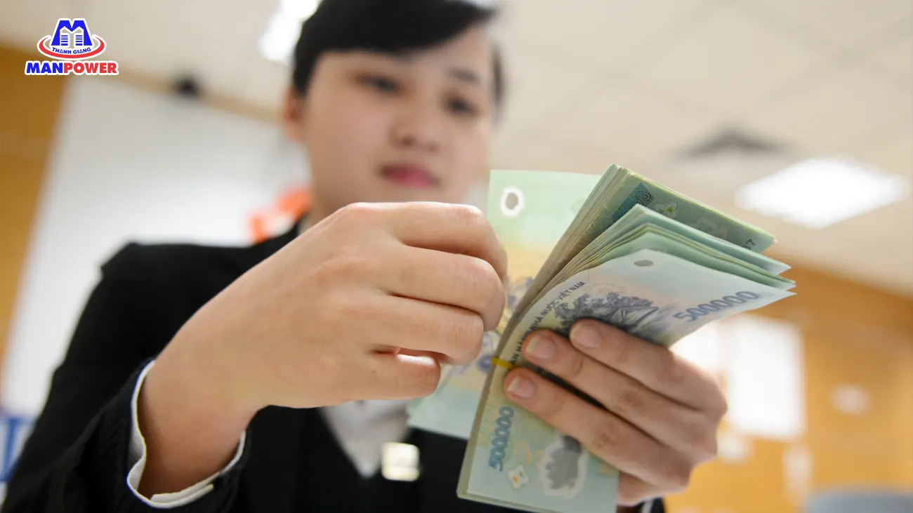 đếm tiền vay vốn ngân hàng