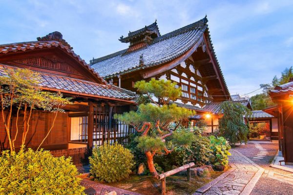 Kyoto nổi tiếng với các di sản văn hóa thế giới và kiến trúc truyền thống.