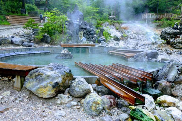 Suối nước nóng Kinugawa
