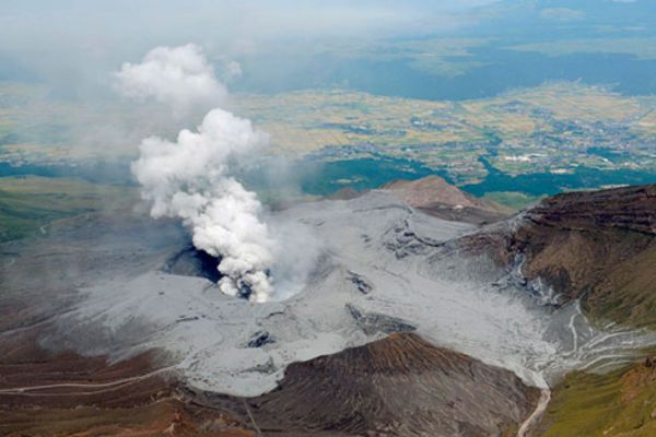 Đỉnh núi lửa Aso tỉnh kumamoto japan