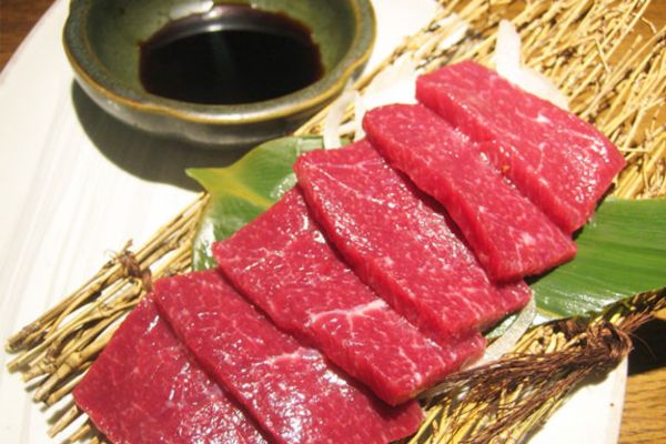 Thịt ngựa sống Uma Sashimi