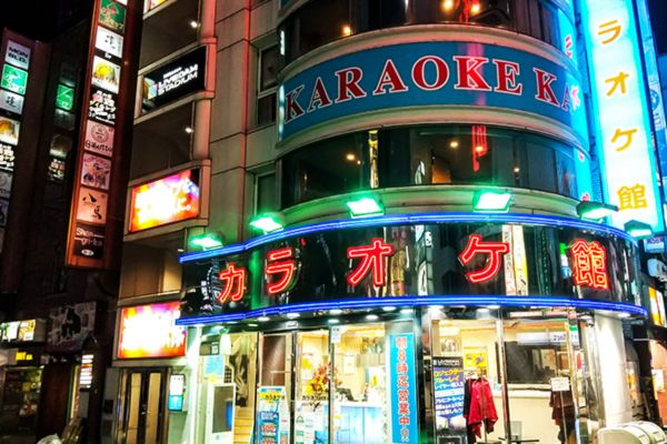 Khu vực này nổi tiếng với nhiều quán karaoke